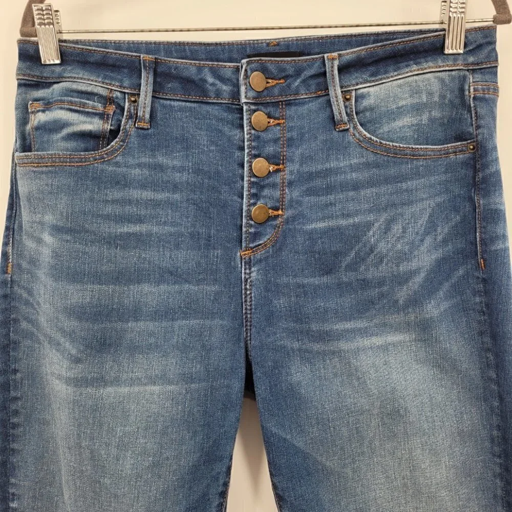 Button-Front Jagged Hem Cropped Straight-Leg Jeans